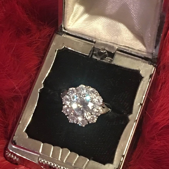 Phantom of the Opera Christine Engagement Ring - Picture 2 of 6